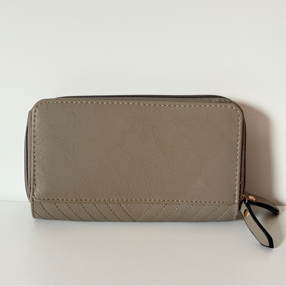 Beige Tone Accordion Clutch Wallet with a Leopard Print Interior Zipper - Picture 2 of 9